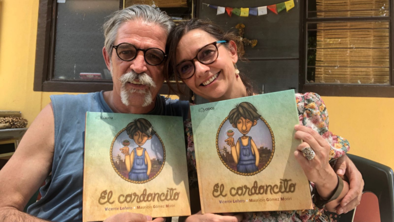 Elisa Castellanos van Rhijn y Mauricio Gómez Morin, editora e ilustrador de la tercera edición de El cordoncito.