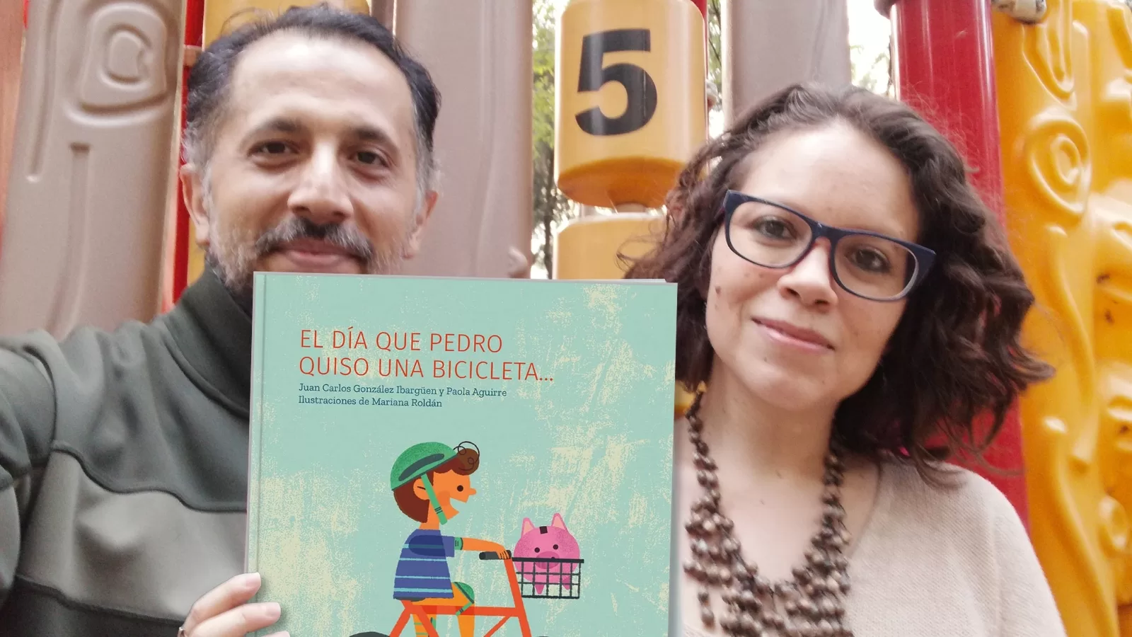 Paola Aguirre y Juan Carlos González, autores de El día que Pedro quiso una bicicleta…